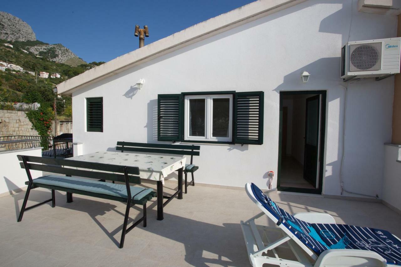 Apartment Lelas Omiš Exterior foto