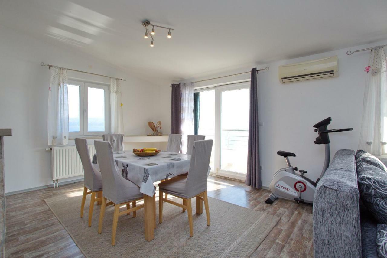 Apartment Lelas Omiš Exterior foto
